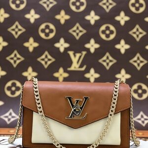 <AUTHENTIC>Louis Vuitton LV Pont 9 Chain Wallet